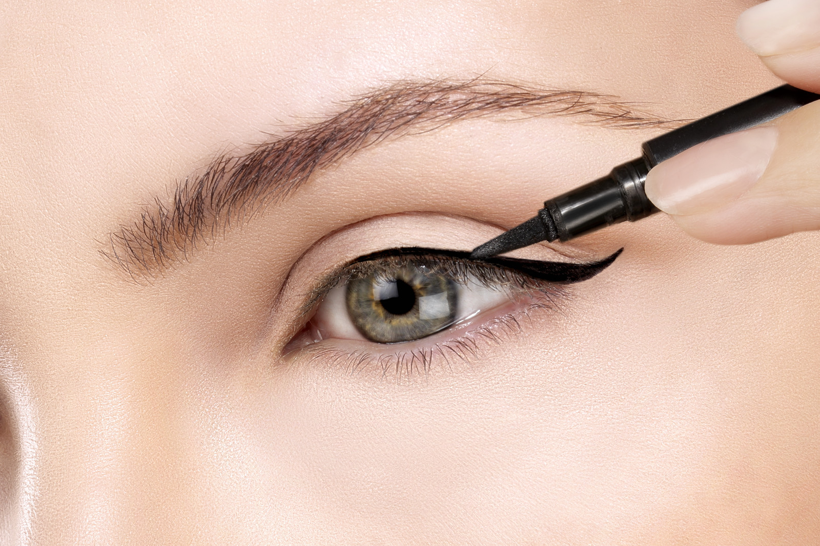 Cómo usar el eyeliner de ojos correctamente | Blog de DIA