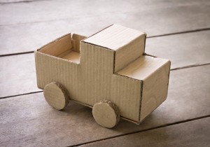 Construye juguetes con cajas de cartón