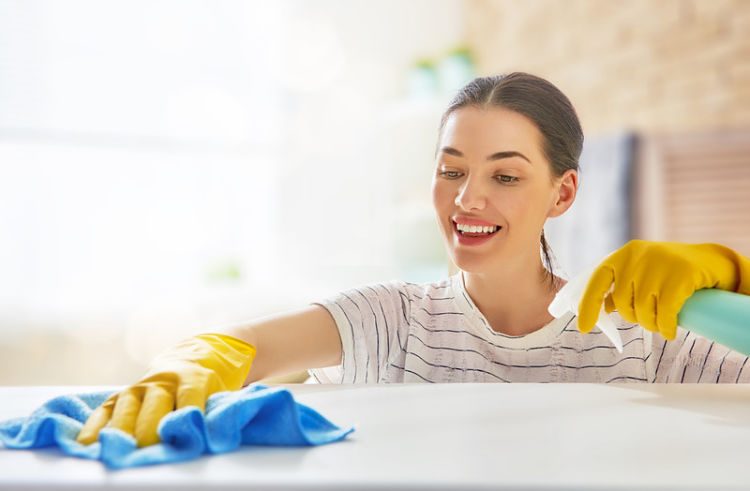 Desinfecta tus trapos de cocina y estropajos en un minuto con un truco  infalible