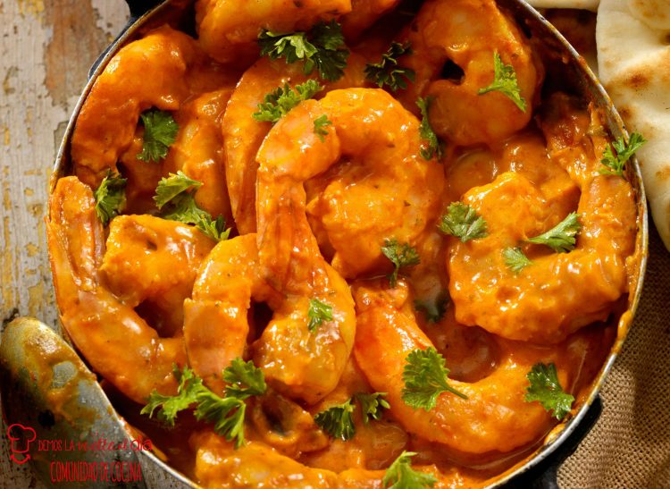 Curry indio de langostinos o malai chingri