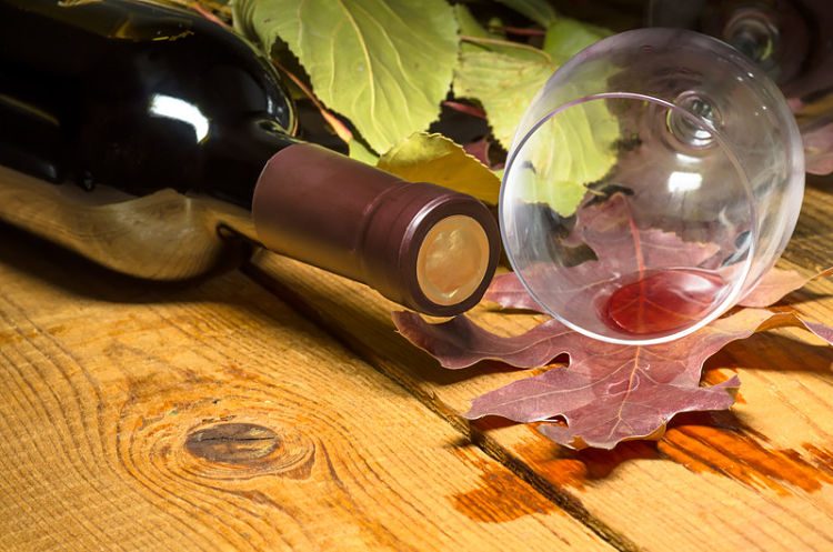 Cómo quitar las manchas de vino en 3 pasos