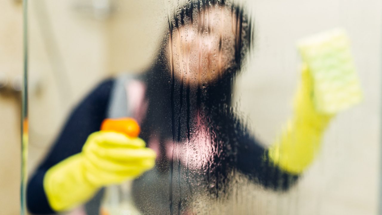 Los 5 mejores trucos caseros para limpiar los cristales de casa